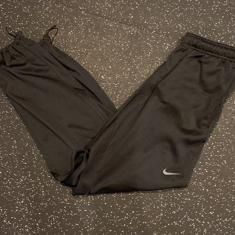 Men’s Medium Nike Black Polyester Warm Tapered Athletic Dri-fit Sweatpants